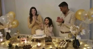 Depremden bu yana haber alınamayan anne, baba ve minik Asel&rsquo;den geriye y&uuml;rek yakan doğum g&uuml;n&uuml; g&ouml;r&uuml;nt&uuml;leri kaldı
