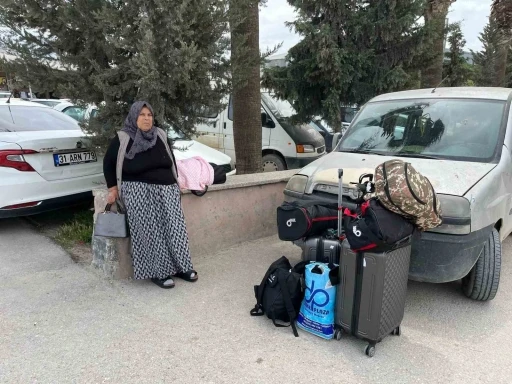 Depremden kaçıp İstanbul’a sığınan afetzedeler korkuyla memleketlerine dönmeye başladılar

