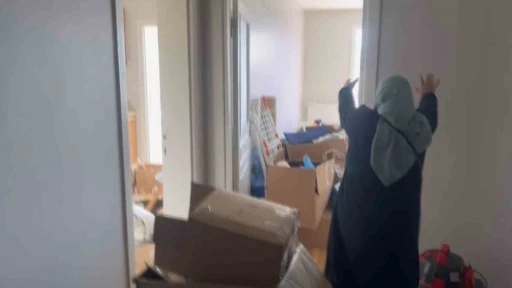 Depreme yeni taşındığı evinde yakalandı, böyle savruldu
