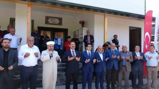 Depremin ardından inşa edilen 126&rsquo;ncı cami ibadete a&ccedil;ıldı
