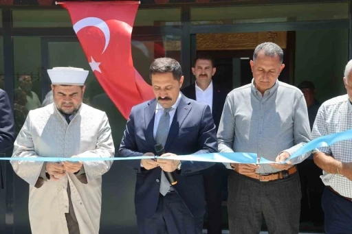 Depremin ardından inşa edilen 130&rsquo;uncu cami dualarla ibadete a&ccedil;ıldı
