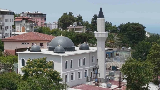 Depremin ardından inşa edilen 131. cami dualarla ibadete a&ccedil;ıldı
