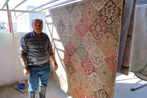 Depremin üzerinden 2 yıl geçti: Yıkamacıda kalan halılar, sahiplerinin hayrına ihtiyaç sahiplerine verildi
