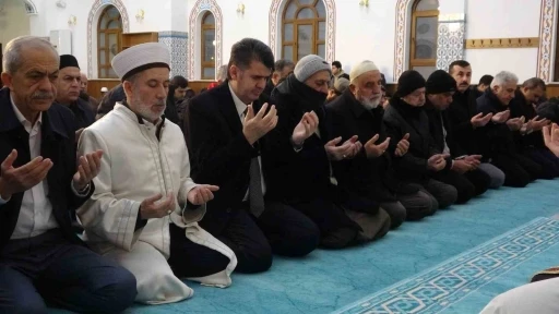 Depremlerin 3&rsquo;&uuml;nc&uuml; yılında Kilis&rsquo;te hayatını kaybedenler i&ccedil;in dua edildi
