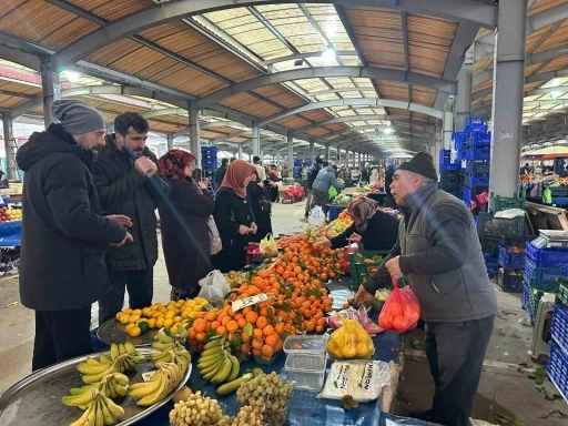 Depremlerin ardından Sındırgı&rsquo;da komşuluk seferberliği
