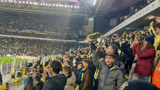 Depremzede gen&ccedil;ler s&uuml;per lig ma&ccedil;larında moral buldu
