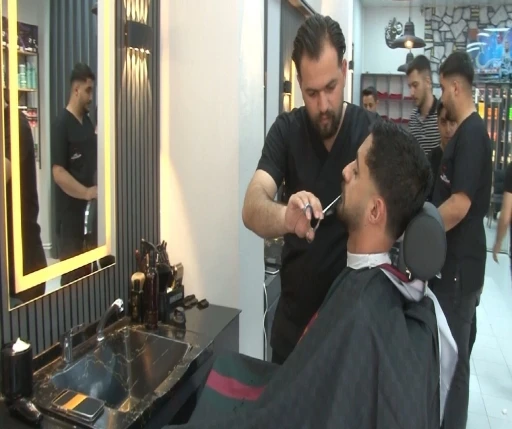 Depremzede kuaförden anlamlı kampanya
