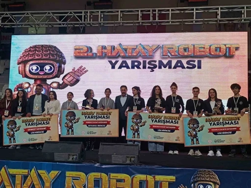 Depremzede &ouml;ğrencilerin hayallerini ger&ccedil;eğe d&ouml;n&uuml;şt&uuml;rd&uuml;kleri "Hatay Bot" robot yarışması sona erdi
