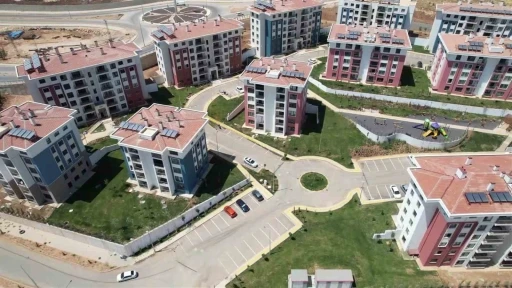 Depremzedeler a&ccedil;ıklanan konut fiyatlarını memnuniyetle karşıladı
