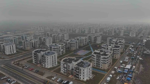 Depremzedenin evine misafir olan vatandaş: "Yurt dışında bu kadar konutun bu kadar kısa s&uuml;rede yapılmasına inanılmıyor&rsquo;&rsquo;
