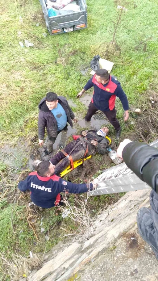 Dere yatağına d&uuml;şen vatandaş kurtarıldı
