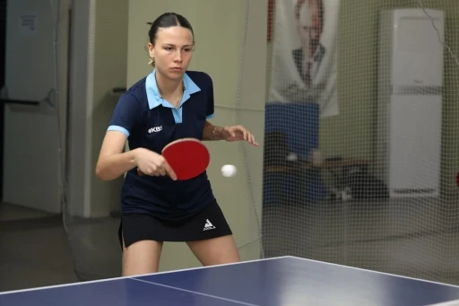 Dereceye giren sporcular, &ouml;d&uuml;llerine kavuştu