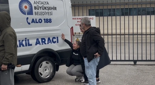 Dereye düşen araçtaki kadının cenazesi teslim alınırken &quot;Gitme&quot; feryadı yürekleri dağladı
