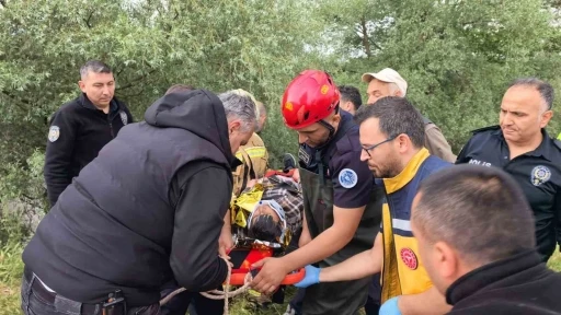 Dereye d&uuml;şerek akıntıya kapıldı, b&ouml;yle kurtarıldı
