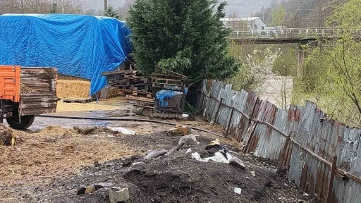 Dereye hayvansal atık bırakan &ccedil;iftlikler yakalandı
