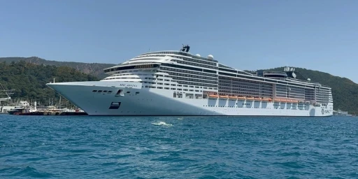 Dev yolcu gemisi 5 bin yolcusu ile Marmaris&rsquo;e demir attı
