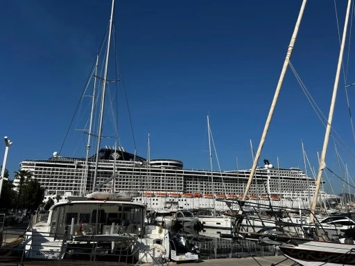 Dev yolcu gemisi Marmaris limanına demirledi 