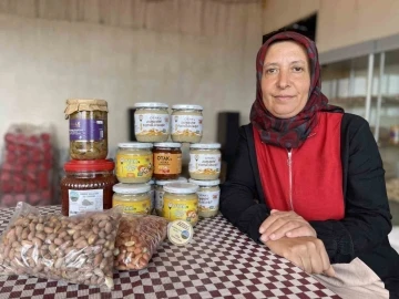 Devlet desteğiyle üretmeyi başaran annelerin elinden çıkan fıstık helvasının ünü sınırları aştı
