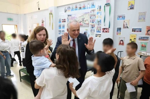 Devlet korumasındaki &ccedil;ocuklara bayram ziyareti
