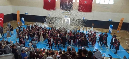 Devrek Hamidiye Anadolu lisesinden mezuniyet t&ouml;reni
