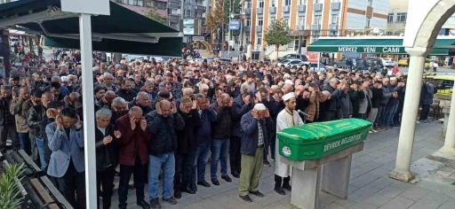 Devrek&rsquo;in sevilen kalay ustasıı son yolculuğuna dualarla uğurlandı
