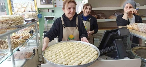 Devrek&rsquo;in tescilli beyaz baklavası bayram sofralarına hazırlanıyor

