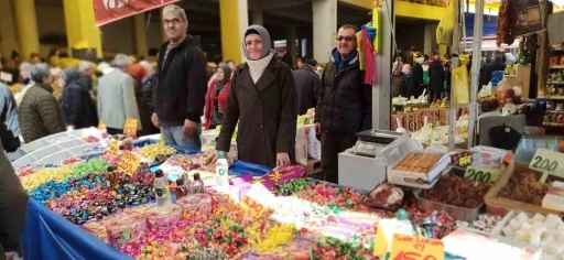 Devrek&rsquo;te bayram şekerleri ve tatlıları g&ouml;r&uuml;c&uuml;ye &ccedil;ıktı
