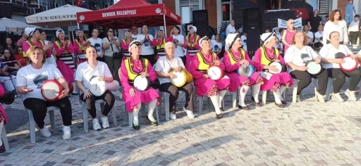 Devrek&rsquo;te d&uuml;zenlenen şenlikte vatandaşlar doyasıya eğlenmenin tadını &ccedil;ıkardılar.
