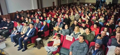 Devrek&rsquo;te d&uuml;zenlenen T&uuml;rk Halk M&uuml;ziği konseri b&uuml;y&uuml;k ilgi g&ouml;rd&uuml;
