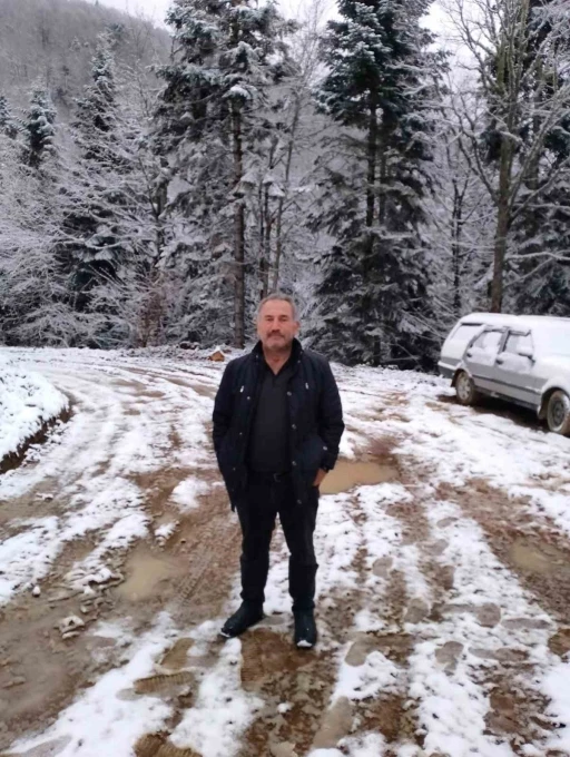 Devrilen ağacın altında kalan iş&ccedil;i hayatını kaybetti

