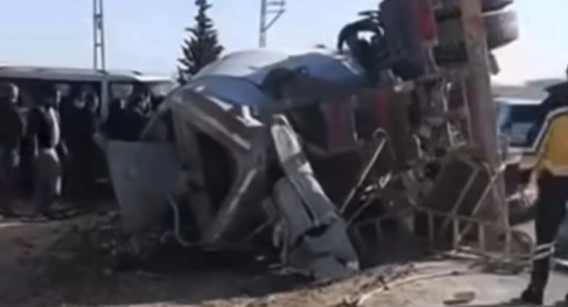 Devrilen beton mikserinin s&uuml;r&uuml;c&uuml;s&uuml; hayatını kaybetti
