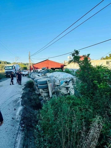 Devrilen beton mikserinin sürücüsü yaralandı
