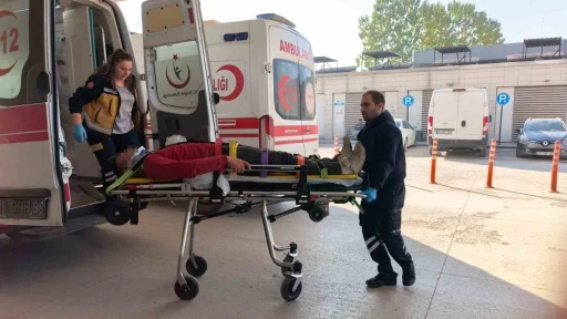 Devrilen tırın sürücüsü yaralandı
