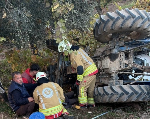 Devrilen traktörün altında kalan çiftçi hayatını kaybetti
