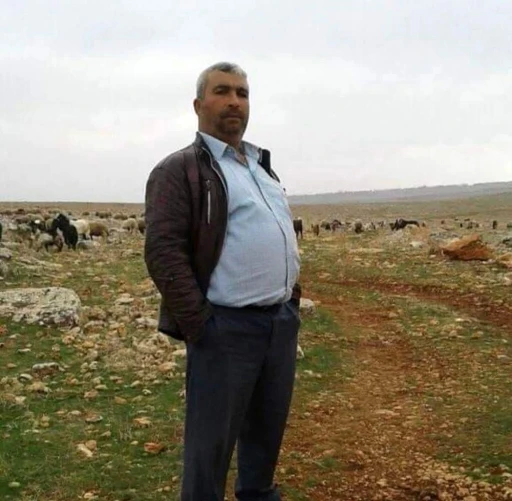 Devrilen trakt&ouml;r&uuml;n altında kalan s&uuml;r&uuml;c&uuml; hayatını kaybetti