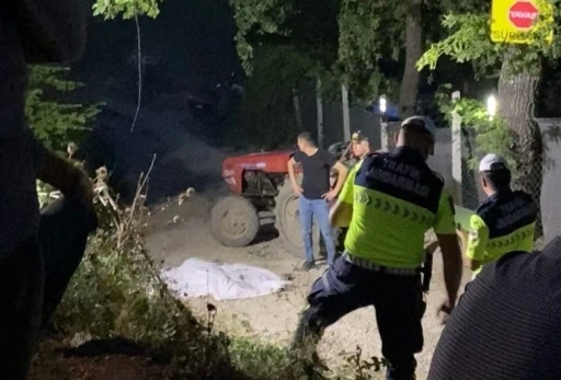 Devrilen trakt&ouml;r&uuml;n s&uuml;r&uuml;c&uuml;s&uuml; hayatını kaybetti
