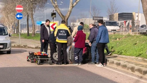 Devrilen triport&ouml;rde annesi yaralanan &ccedil;ocuk g&ouml;zyaşlarını tutamadı
