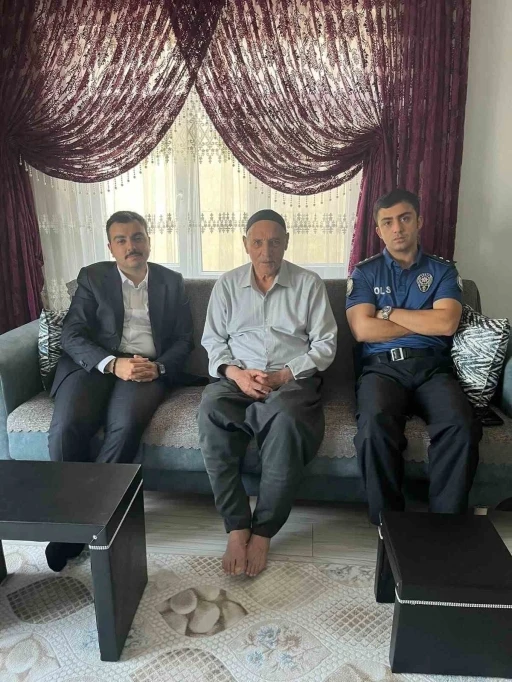 Dicle’de göreve başlayan Kaymakam Mustafa Atış’tan şehit ailesine ziyaret

