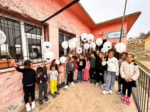 Dicle Elektrik g&ouml;n&uuml;ll&uuml;lerinden &ouml;ğrencilere umut olan destek