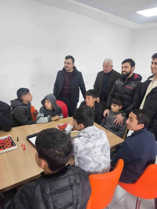 Dicle Kaymakamı Atış, gen&ccedil;lik kampında sporcu gen&ccedil;lerle buluştu
