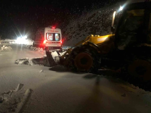 Dicle Kaymakamı Atış: "İl&ccedil;ede kaymakamlık koordinesinde karla m&uuml;cadele ediliyor"
