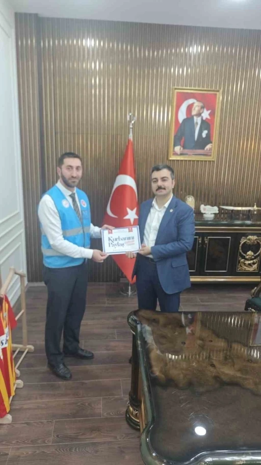 Dicle Kaymakamı Atış&rsquo;tan T&uuml;rkiye Diyanet Vakfına kurban bağışı
