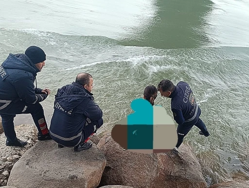 Dicle Nehri&rsquo;nde intihar girişimi engellendi
