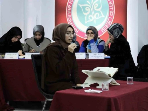 Dicleli lise &ouml;ğrencisi Kur&rsquo;an-ı Kerim&rsquo;i G&uuml;zel Okuma Yarışmasında il 3&rsquo;&uuml;nc&uuml;s&uuml; oldu

