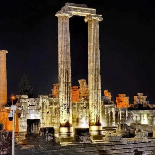 Didim Apollon Tapınağı, gece de ziyaret edilebilecek
