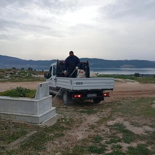 Didim’de mezarlıklar bayrama hazırlanıyor
