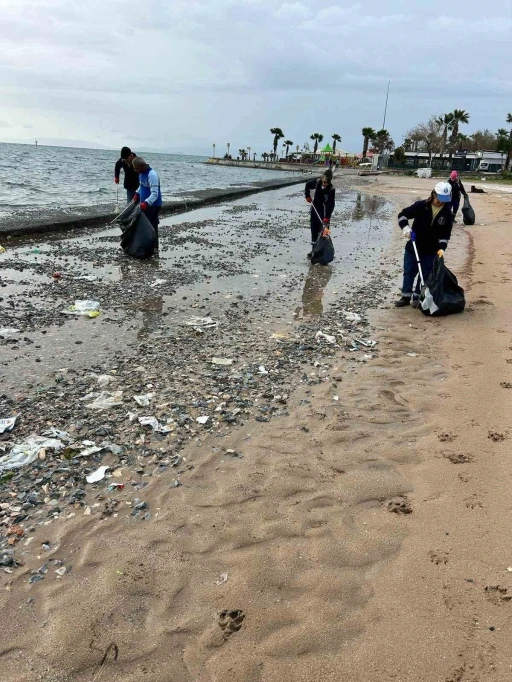 Didim’de sahillerde temizlik çalışması yapıldı
