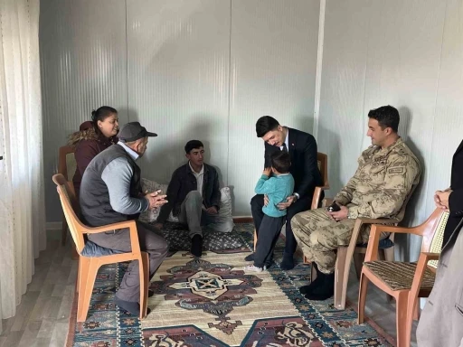 Digor Kaymakamı Kahraman köylerde vatandaşlarla buluşuyor
