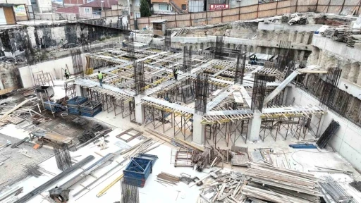 Dilovası Kent Meydanı Projesi&rsquo;nde inşaat &ccedil;alışmaları hızla ilerliyor
