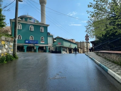 Dilovası&rsquo;nda sokaklar sabunlu suyla yıkandı
